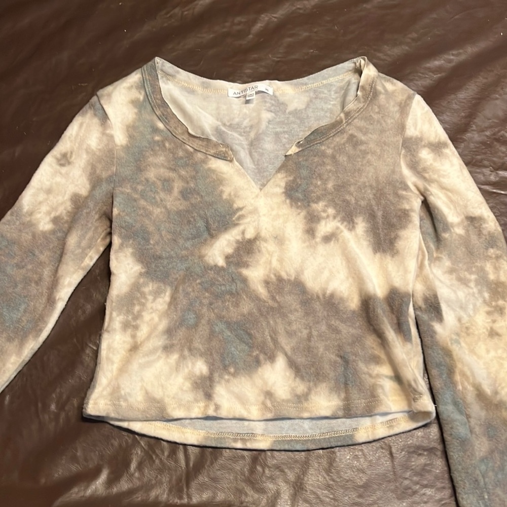 Multicolor soft long sleeve with a v neck